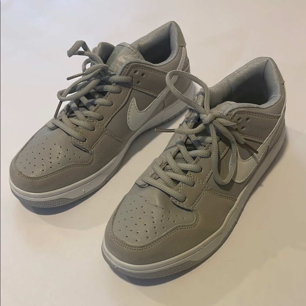 Nike Gray Sneakers Classic Design